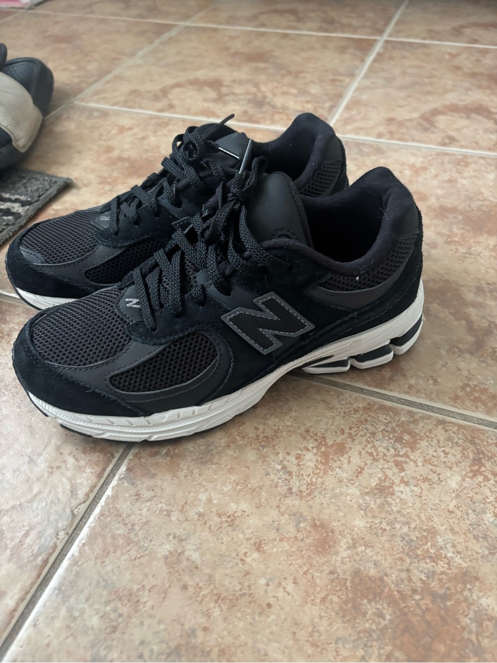 2002 R New Balance Black Athletic Sneakers